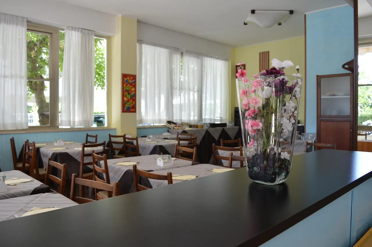 Urania Otel Fogliano Marina İtalya